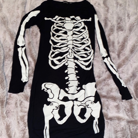 Boohoo Dresses & Skirts - Boohoo Skeleton bodycon dress size 6
